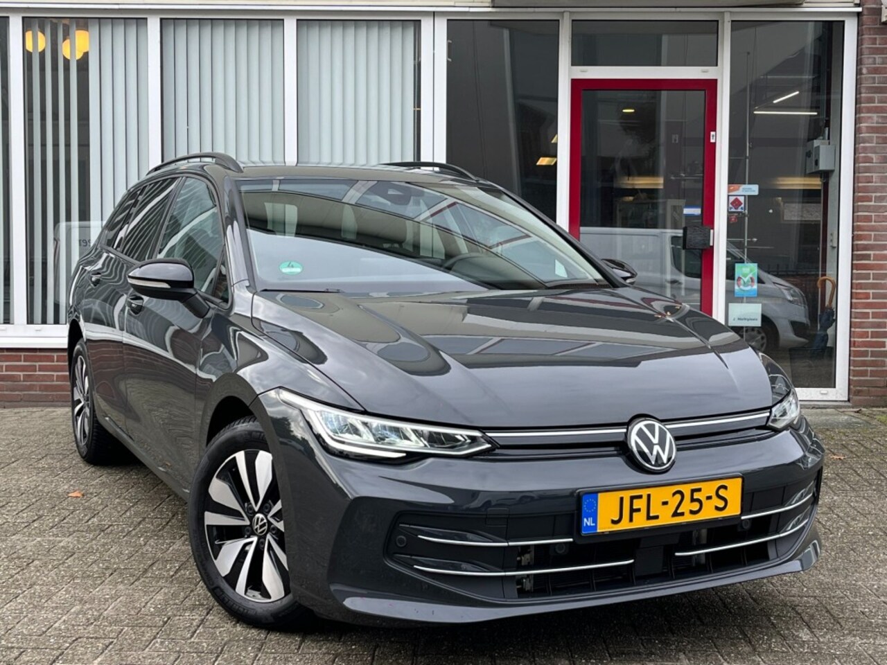 Volkswagen Golf - 1.5 eTSI Life Edition AUT. Face lift I Camera I Carplay I Half leer I Stoelverw. - AutoWereld.nl