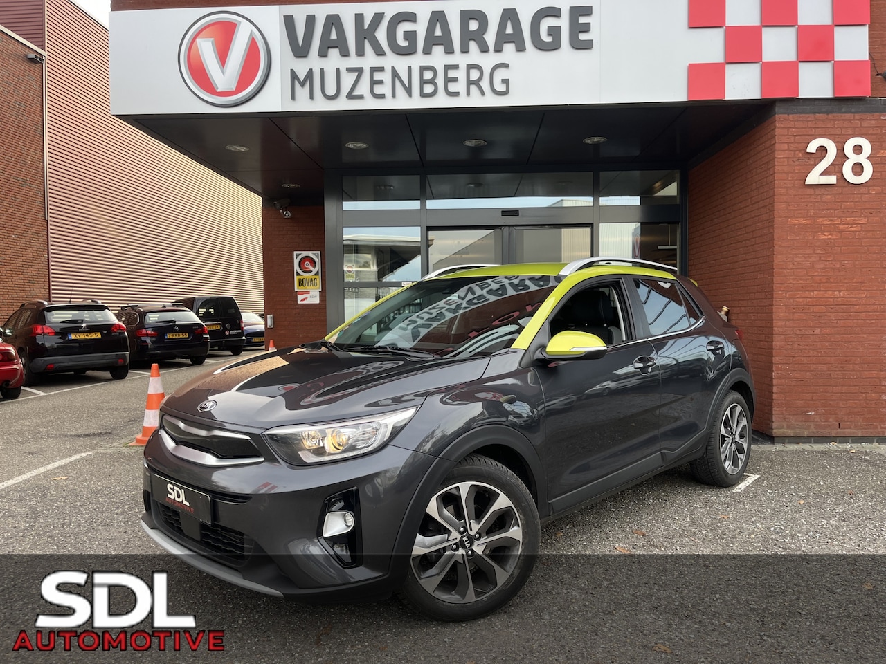 Kia Stonic - 1.0 T-GDi ExecutiveLine // LED // KEYLESS // DODEHOEK // HALF LEDER // NAVI+CARPLAY // STO - AutoWereld.nl