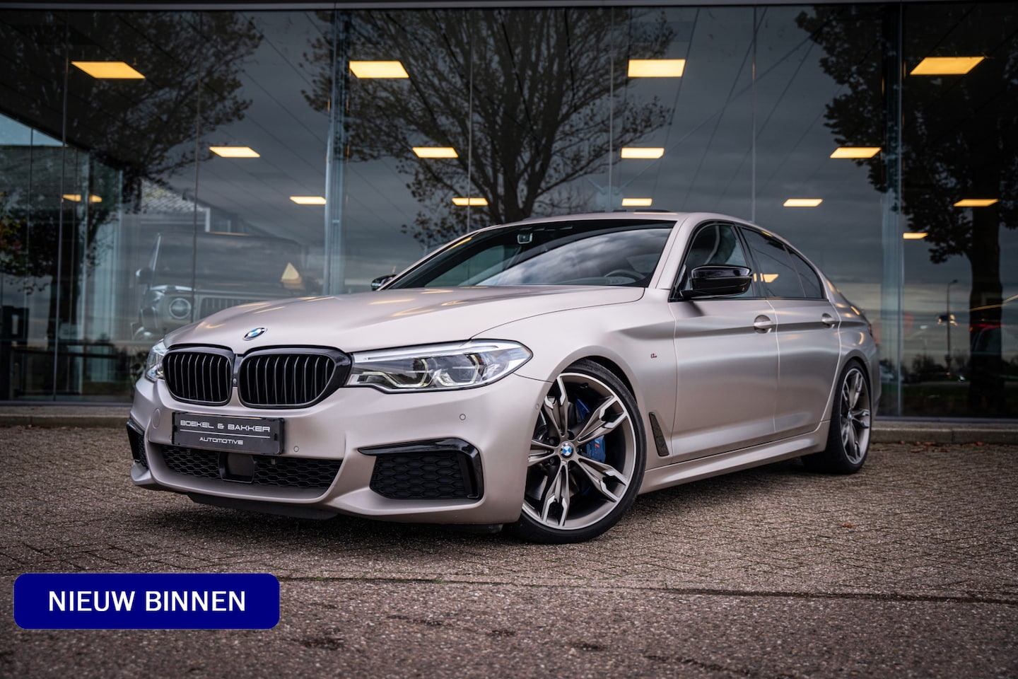 BMW 5-serie - M550i xDrive High Executive ** Entertainment ** Panodak ** - AutoWereld.nl