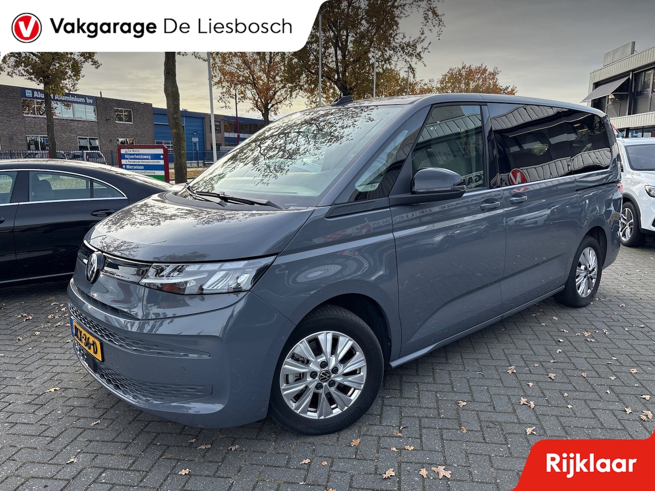 Volkswagen Multivan - 1.4 eHybrid L1H1 Life 6 persoons / automaat - AutoWereld.nl
