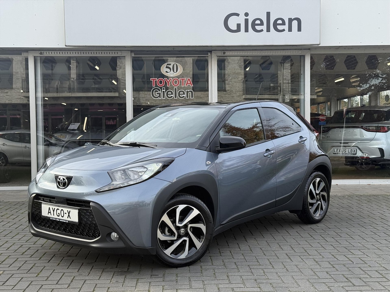 Toyota Aygo X - 1.0 VVT-i S-CVT Automaat Pulse Plus | Stoelverwarming, Apple CarPlay/Android auto, Lichtme - AutoWereld.nl