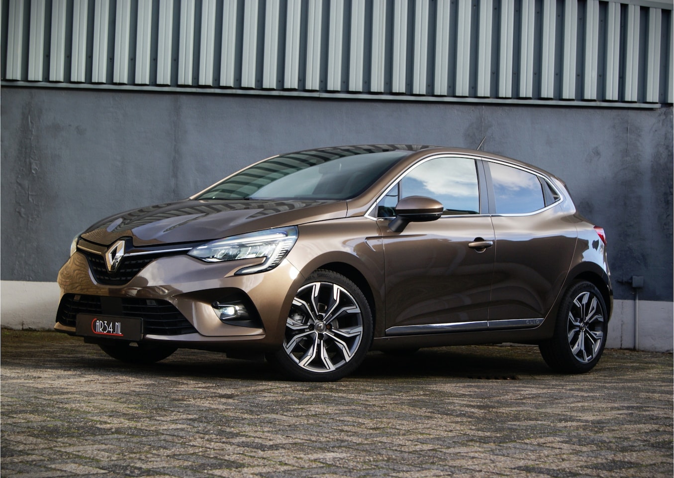 Renault Clio - 1.0 TCe 101PK Intens facelift DealerOH/Navi/Camera/Carplay - AutoWereld.nl