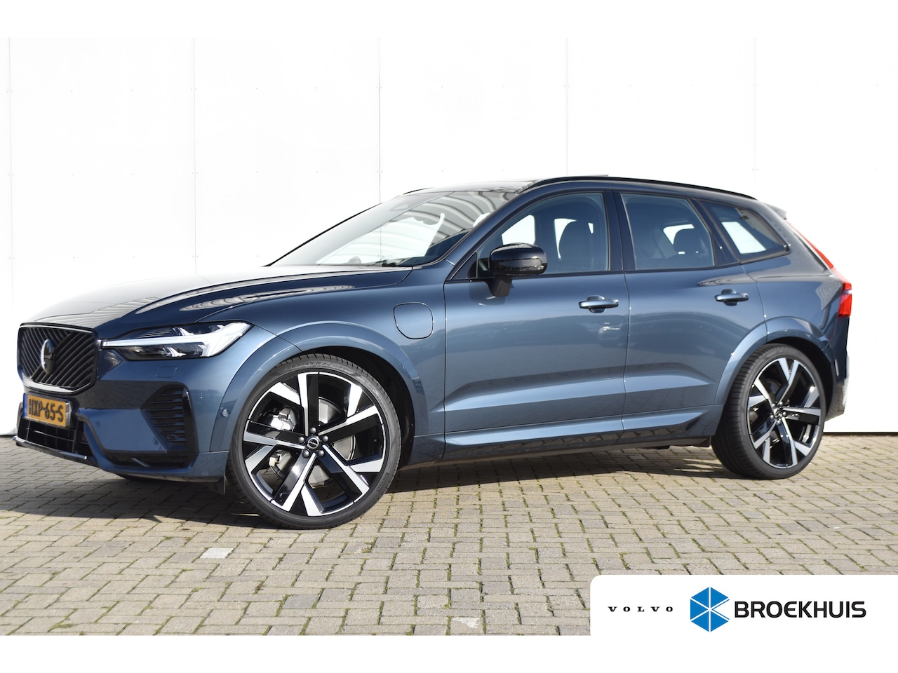 Volvo XC60 - 2.0 T6 Plug-in hybrid AWD Ultra Black Edition | Nieuw Model! | B&W | Luchtvering | Panoram - AutoWereld.nl