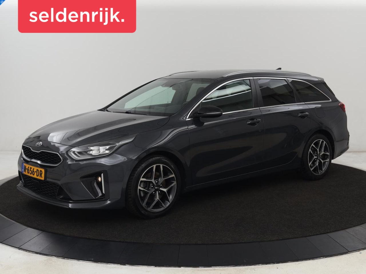 Kia Cee'd - Ceed 1.5 T-GDi GT-Line | Stoel & stuurverwarming | Trekhaak | Adaptive cruise | Camera | K - AutoWereld.nl