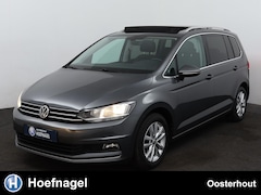 Volkswagen Touran - 1.5 TSI Highline 7p Automaat | Panoramadak | Camera | Stoelverwarming | Trekhaak