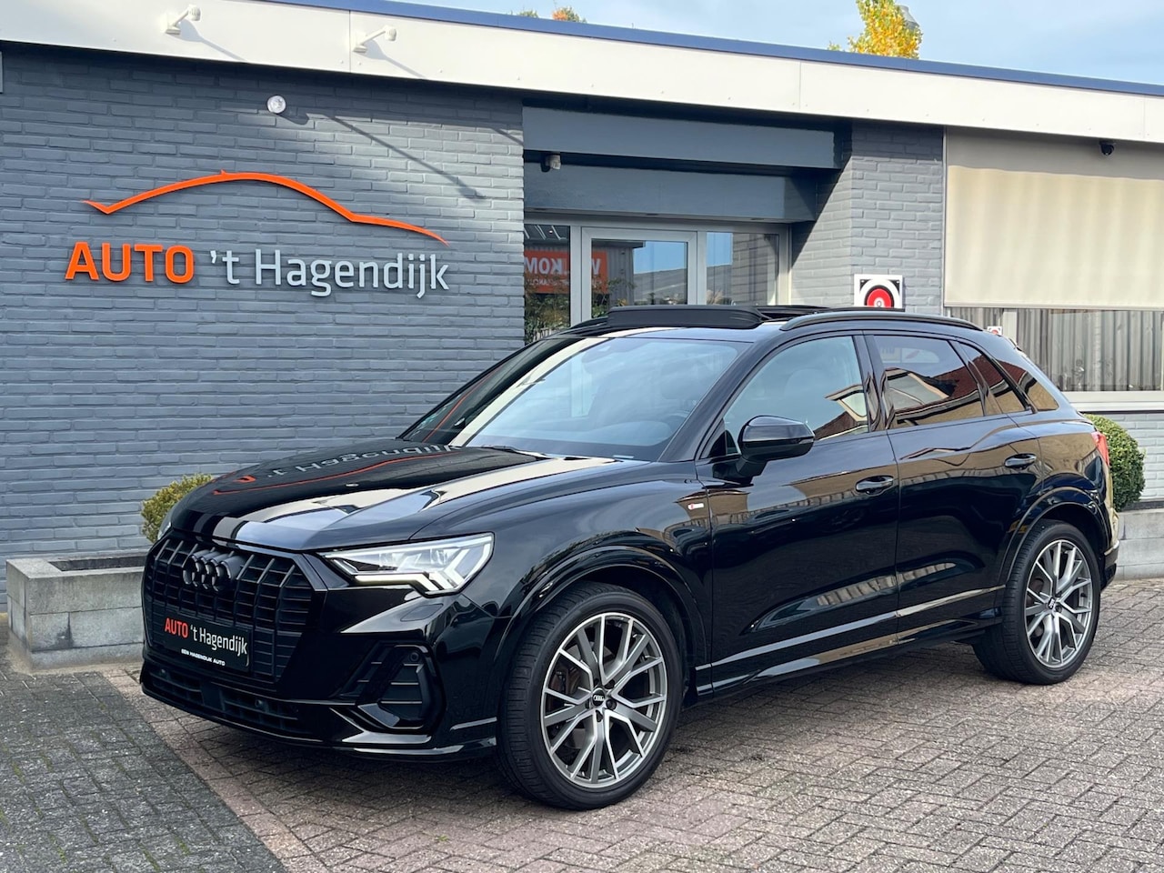 Audi Q3 - 40 TFSI quattro S-line pano trekh 1EIG - AutoWereld.nl