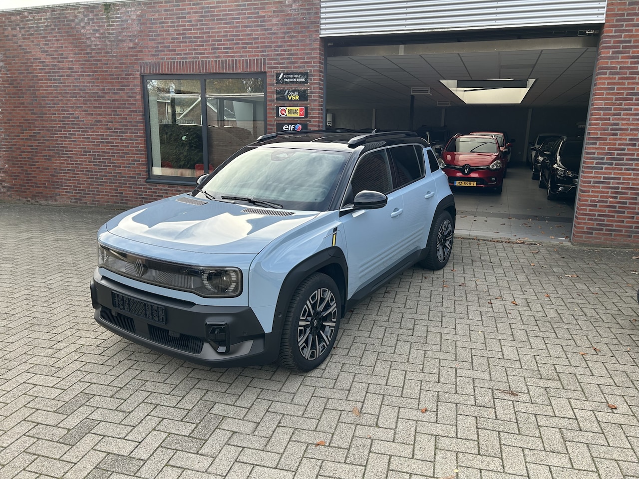 Renault 4 - comfort range iconic 52 kWh/pack advanced driving/ All Season/ - AutoWereld.nl