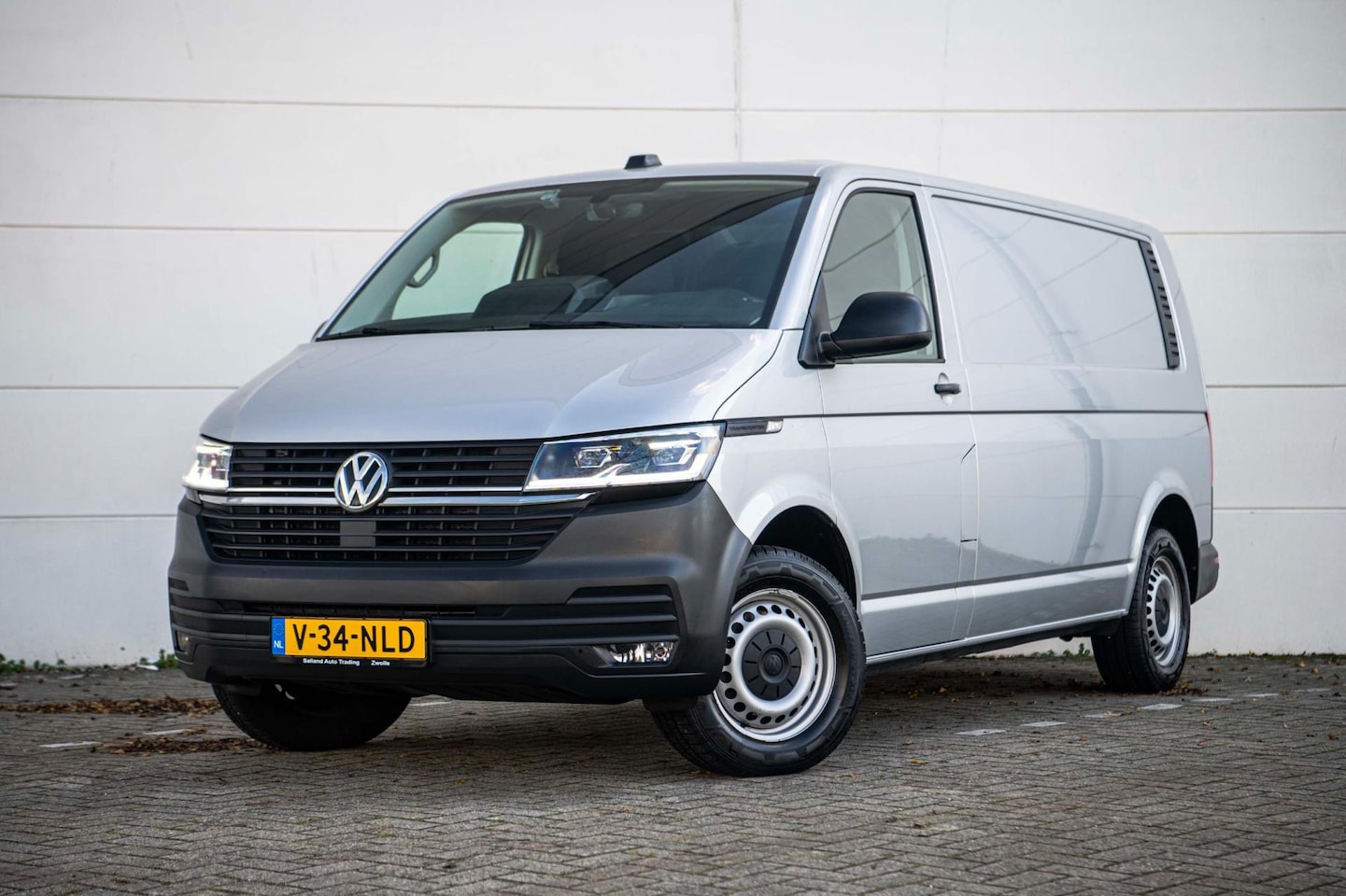 Volkswagen Transporter - 2.0 TDI 150pk DSG L2H1 |ACC|LED|Carplay| - AutoWereld.nl