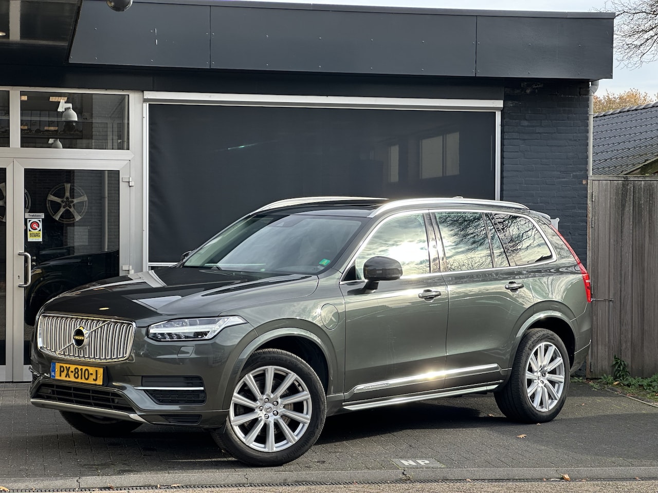 Volvo XC90 - 2.0 T8 Twin Engine AWD Inscription 7 PERS / CLIMA / MEMORY / PANO / STOELVERW & VENTILATIE - AutoWereld.nl