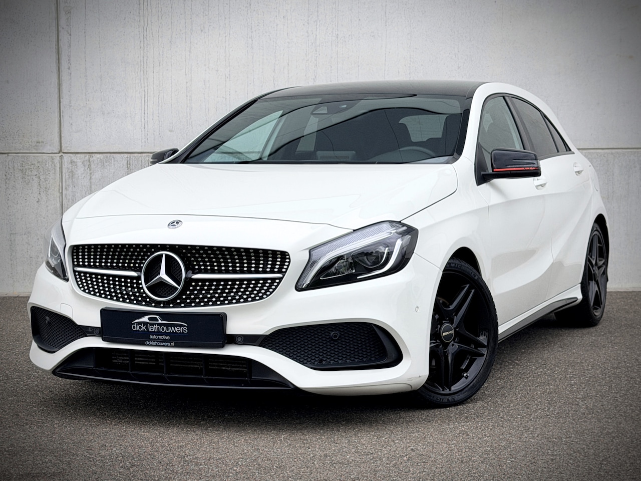 Mercedes-Benz A-klasse - 180 Ambition / AMG / NAVI GROOT / LED / DIAMOND - AutoWereld.nl