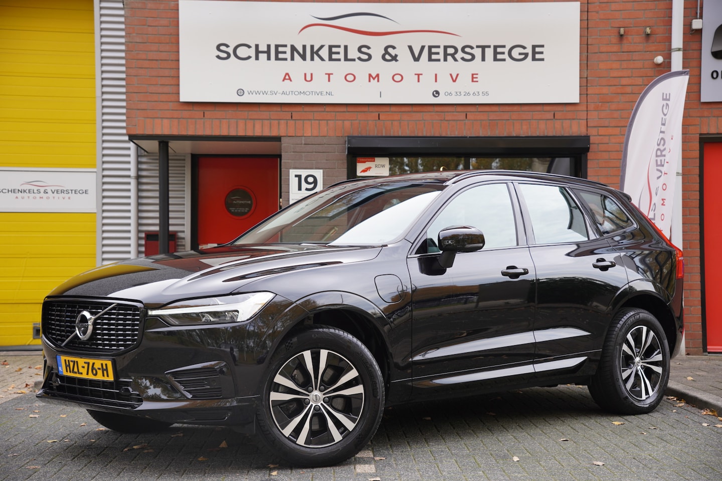 Volvo XC60 - 2.0 Recharge T6 AWD Business Pro / Panoramadak / Trekhaak / Stuurverwarming / ACC / 360 Ca - AutoWereld.nl