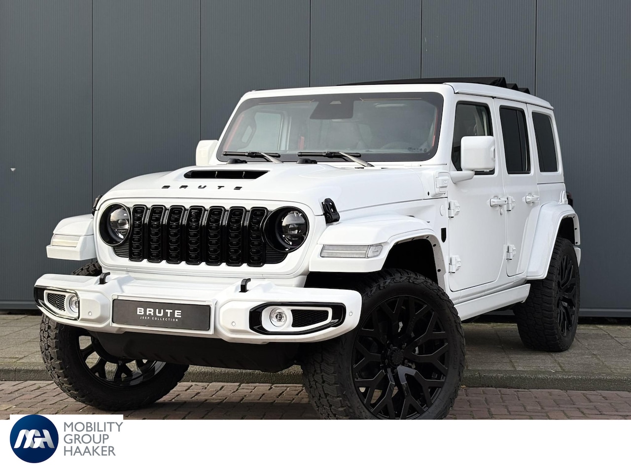 Jeep Wrangler Unlimited - Brute 4XE Rubicon SkyOne Hybrid BRUTE Custom 380PK - AutoWereld.nl
