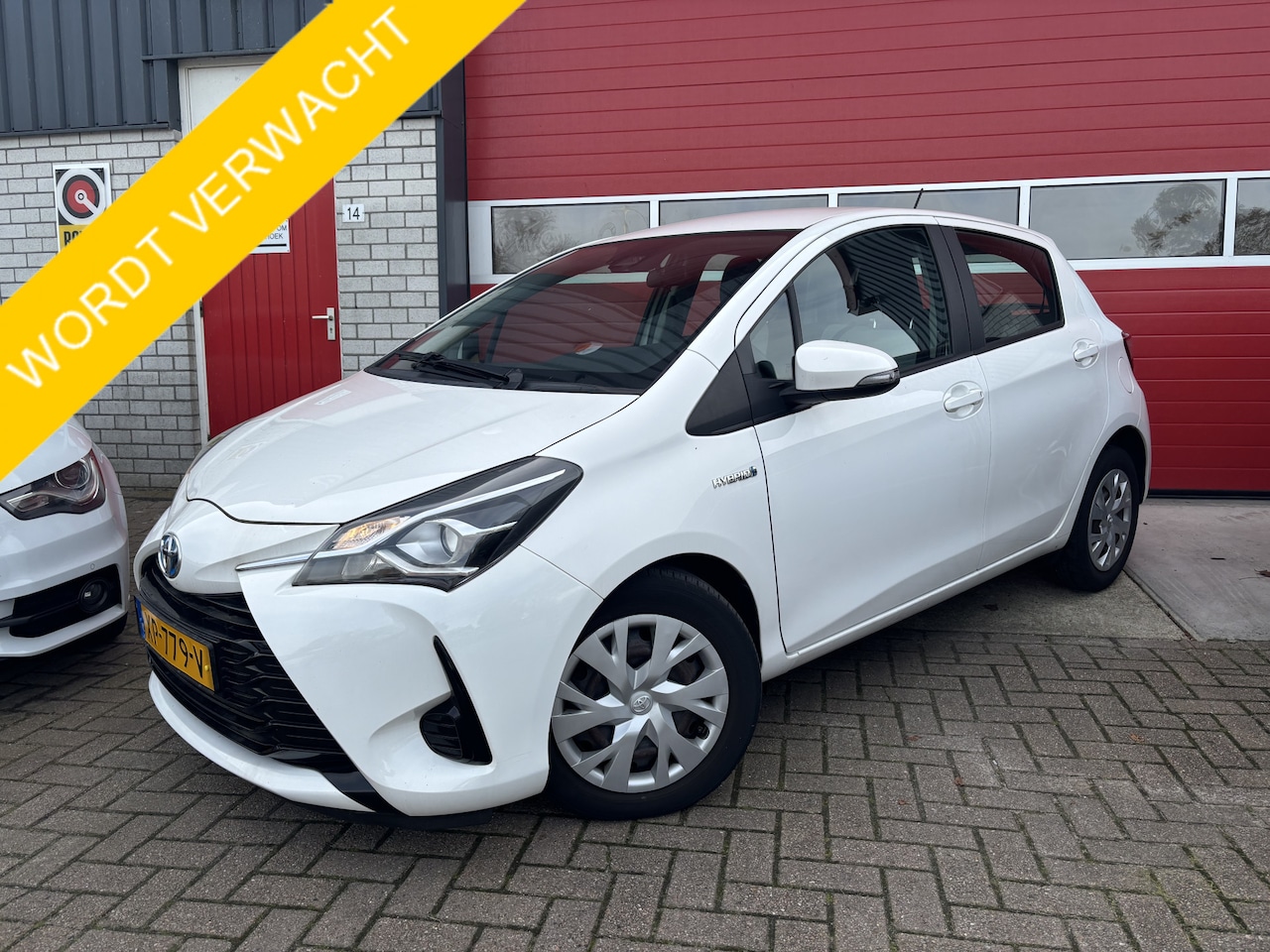Toyota Yaris - 1.5 Hybrid Active HANDGAS / MINDERVALIDE AANPASSING / NAVI / CAMERA / CLIMA / CRUISE / NL- - AutoWereld.nl