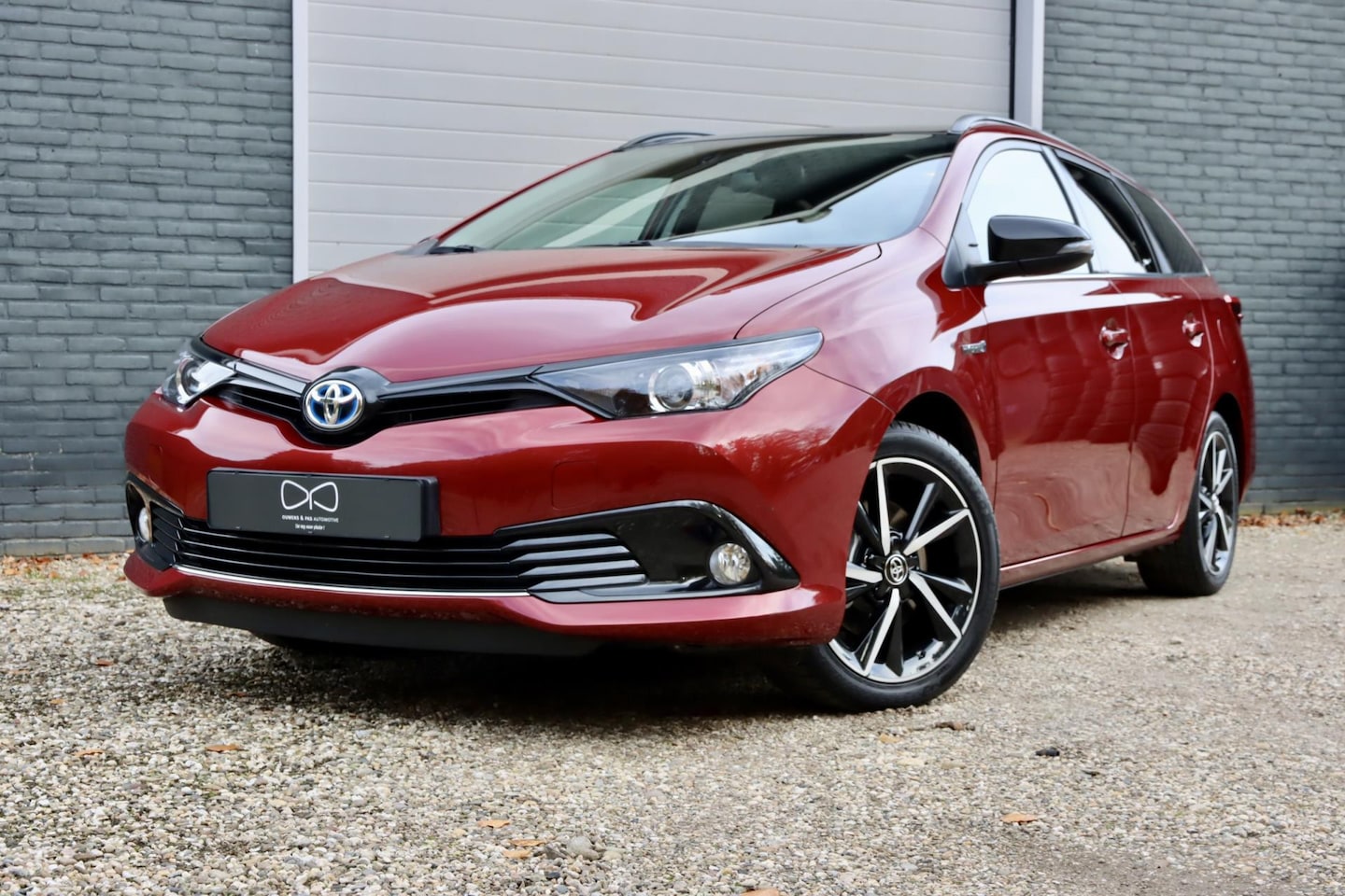 Toyota Auris Touring Sports - 1.8 Hybrid Dynamic | CAMERA | TREKHAAK | AIRCO | CRUISE CONTROL - AutoWereld.nl