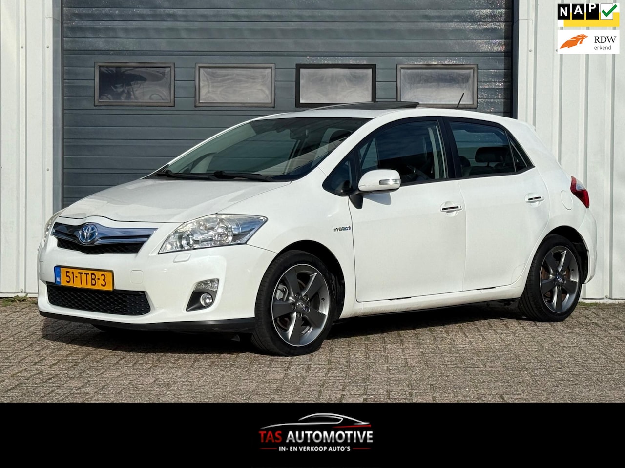 Toyota Auris - 1.8 Full Hybrid Executive SCHUIF/-KANTEL / LEER - AutoWereld.nl