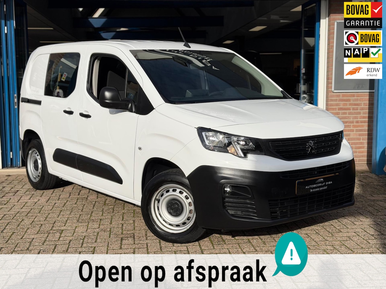 Peugeot Partner - 1.2 PureTech Premium 2022 WIT NAVI AIRCO BTW - AutoWereld.nl