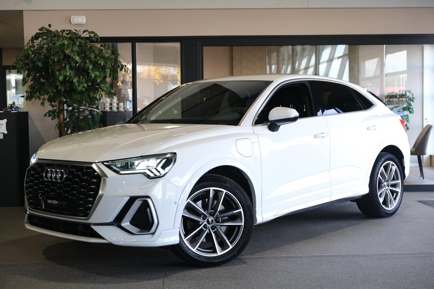 Audi Q3 Sportback - 45 TFSIe 2x S-line 245pk Navi ACC CAM PDC Trekhaak - AutoWereld.nl
