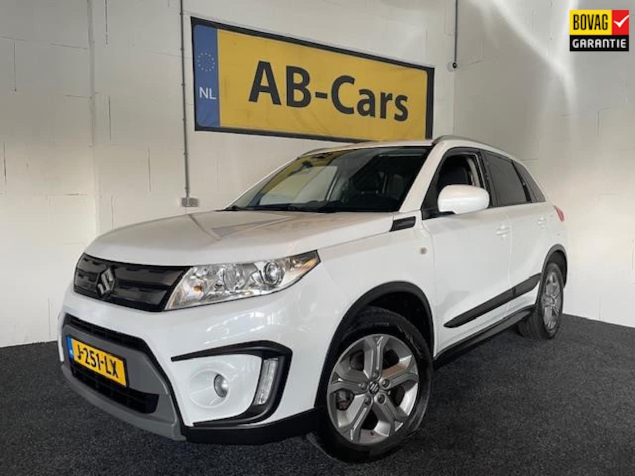 Suzuki Vitara - 1.6 Exclusive met trekhaak en alarm - AutoWereld.nl