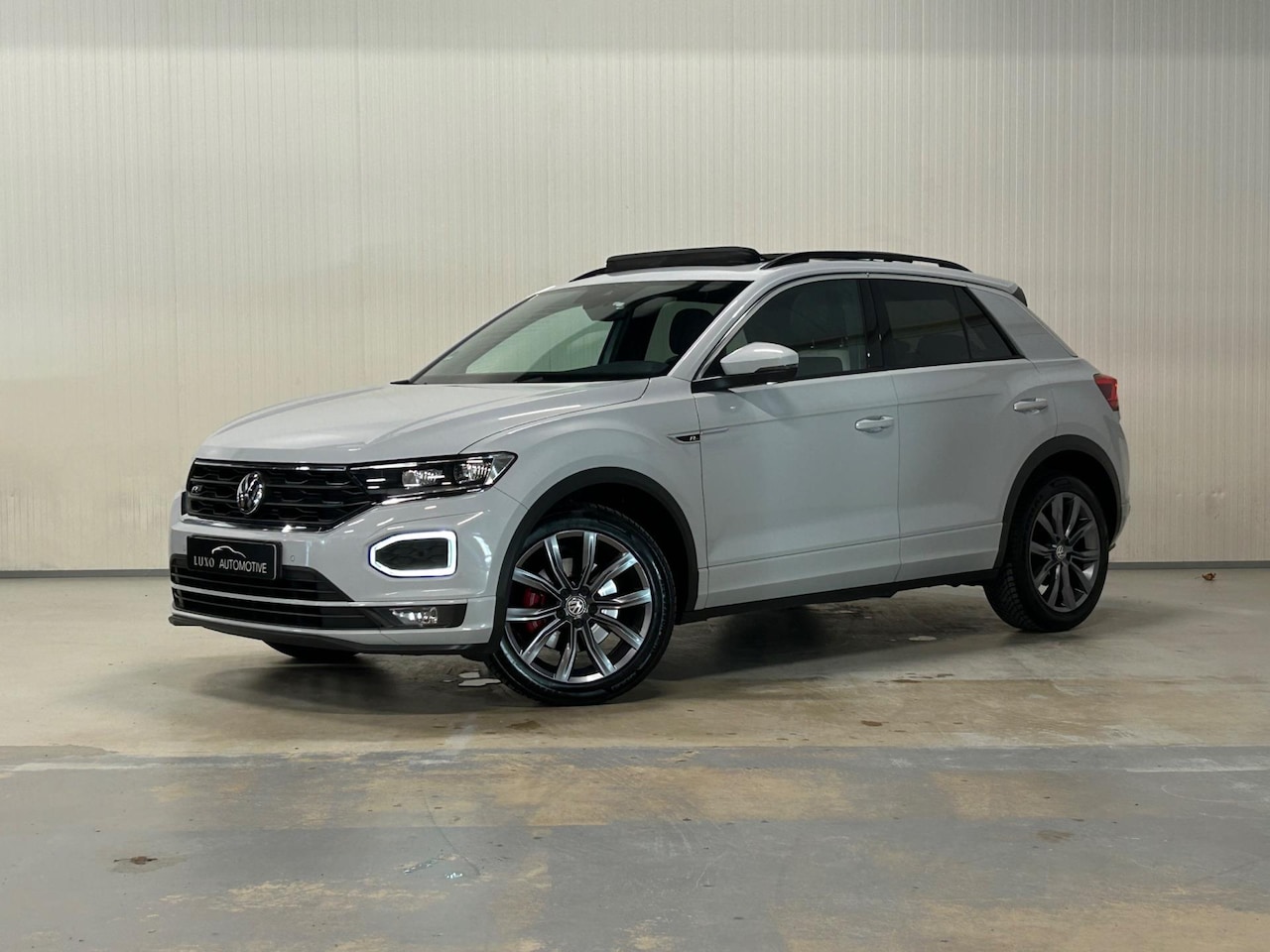 Volkswagen T-Roc - 1.5 TSI | R-LINE | VIRTUAL DASH | PANO | SILVERWHITE - AutoWereld.nl