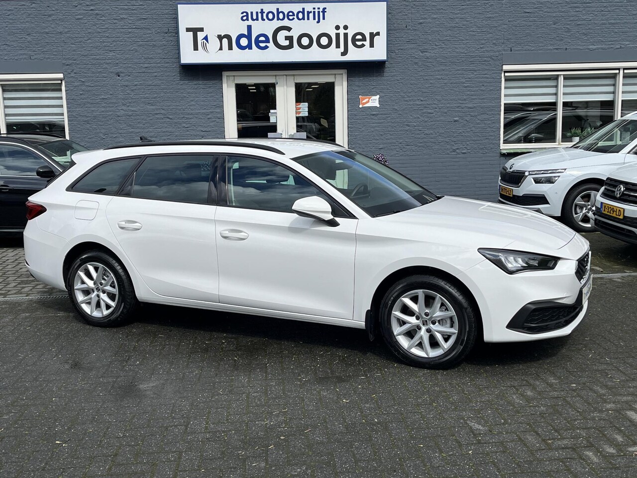 SEAT Leon Sportstourer - 1.5 TSI Style | CLIMA | STOELVERW. | EL. TREKHAAK | - AutoWereld.nl
