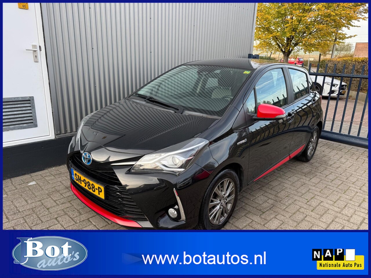 Toyota Yaris - 1.5 Hybrid Executive ECC / CRUISE / NAVI / CAMERA / LMV - AutoWereld.nl