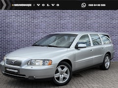 Volvo V70 - 2.4 Momentum | LPG-G3 | Young timer| Stoelverwarming | Trekhaak | Spoiler | Bluetooth | Ne