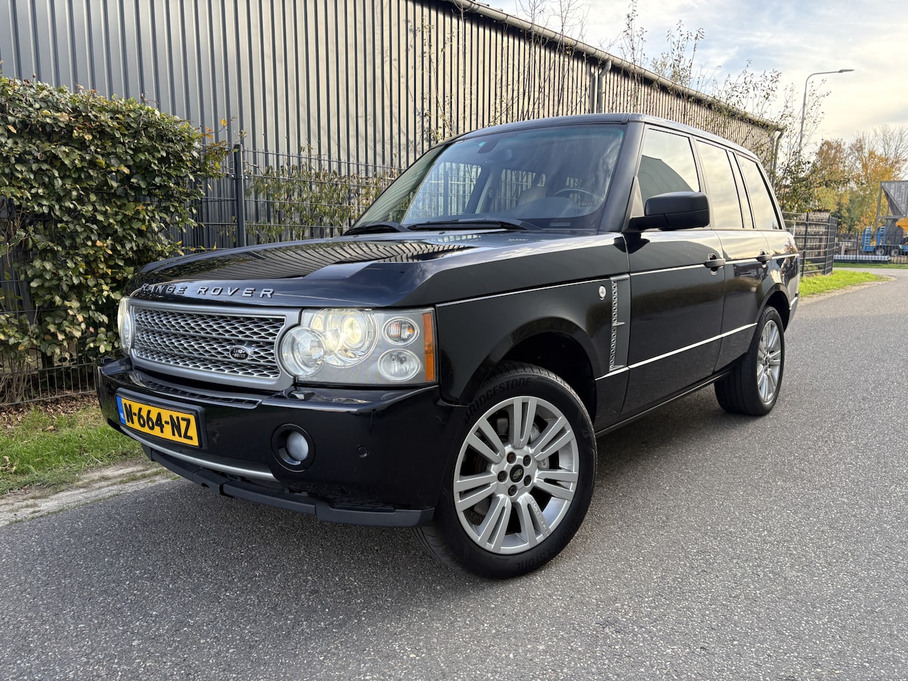 Land Rover Range Rover - 3.6 TDV8 HSE / AUTOMAAT / LUCHTVERING / NAVI / SCHUIFDAK / YOUNGTIMER - AutoWereld.nl