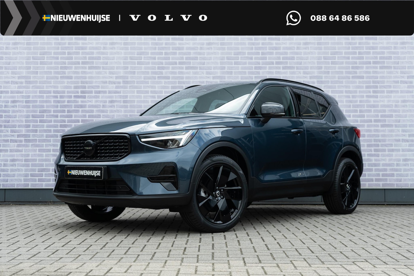 Volvo XC40 - B4 Plus Black Edition 197 pk | Op voorraad | Extra getint glas | 20" velgen | Connect suèd - AutoWereld.nl