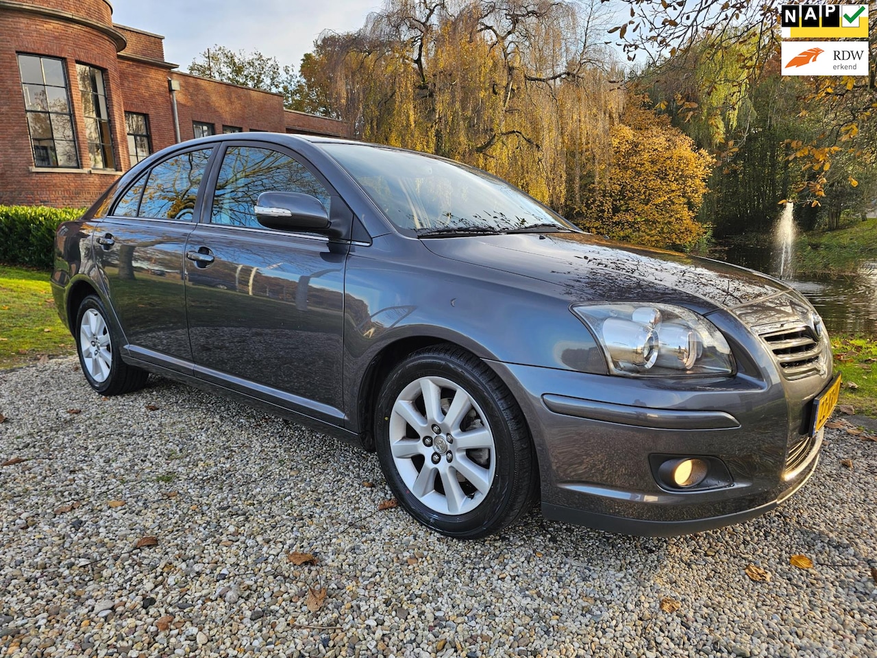 Toyota Avensis - 1.8 VVTi Luna NIEUWSTAAT 1e eigenaar - AutoWereld.nl
