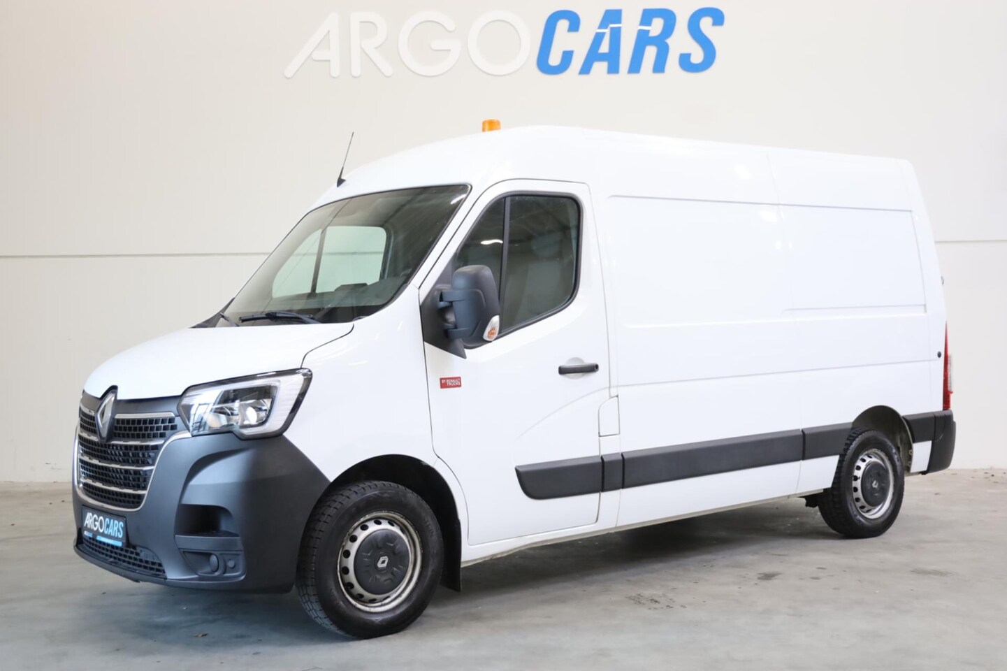 Renault Master - T35 2.3 dCi 150PK L2/H2 CAMERA NAVI AIRCO TREKHAAK PDC CRUISE CONTROL LEASE V/A € 134,- p. - AutoWereld.nl