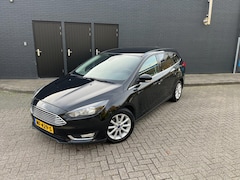 Ford Focus Wagon - 1.0 Titanium Climate Control Navi Trekhaak PDC