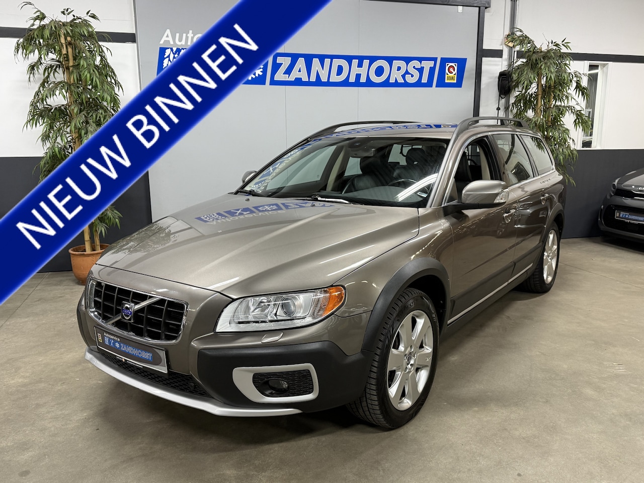 Volvo XC70 - 2.4 D5 Kinetic 2.4 D5 Kinetic - AutoWereld.nl