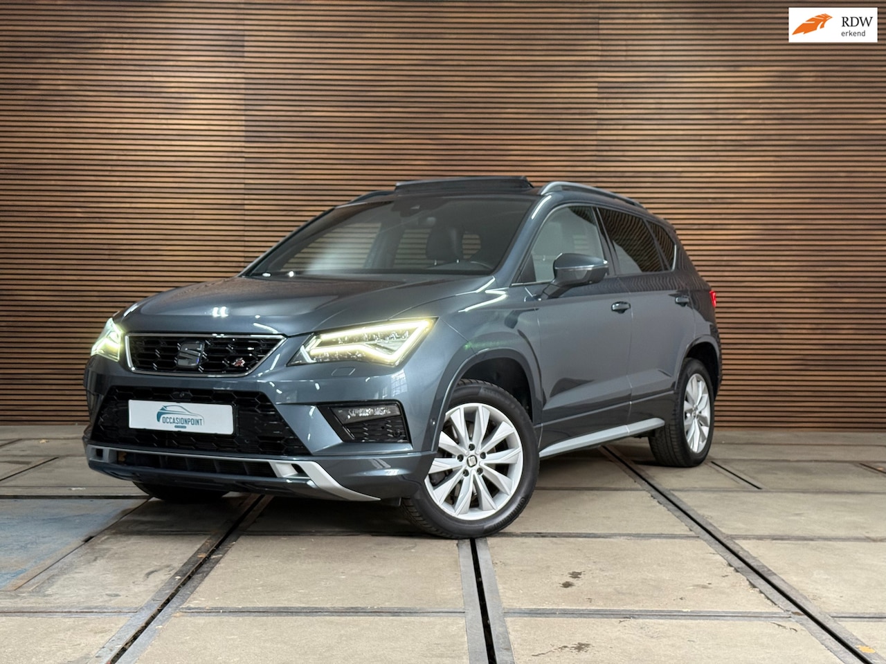 SEAT Ateca - 1.4 EcoTSI FR | Leder | Pano | Adaptive Cruise Control | 360° Camera | Navi | Virtual Cock - AutoWereld.nl