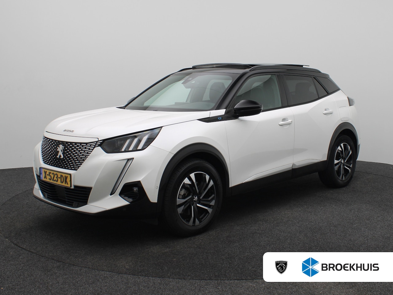 Peugeot e-2008 - EV GT Pack 50 kWh | Achterbank in delen neerklapbaar | Achteruitrijcamera | Achteruitrijca - AutoWereld.nl