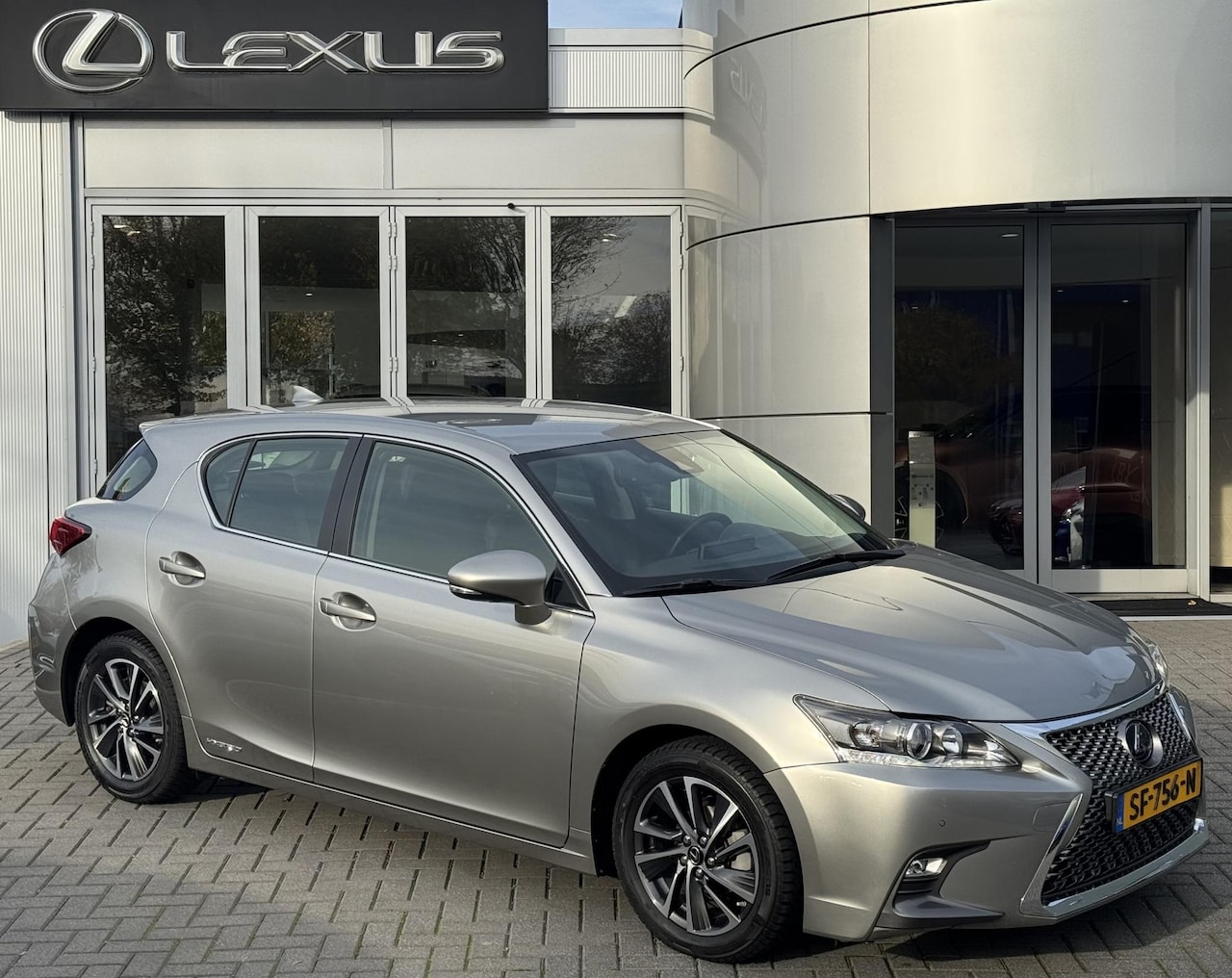 Lexus CT 200h - Business Line NL-AUTO AD-CRUISE DAB+ PARK-SENSOR - AutoWereld.nl