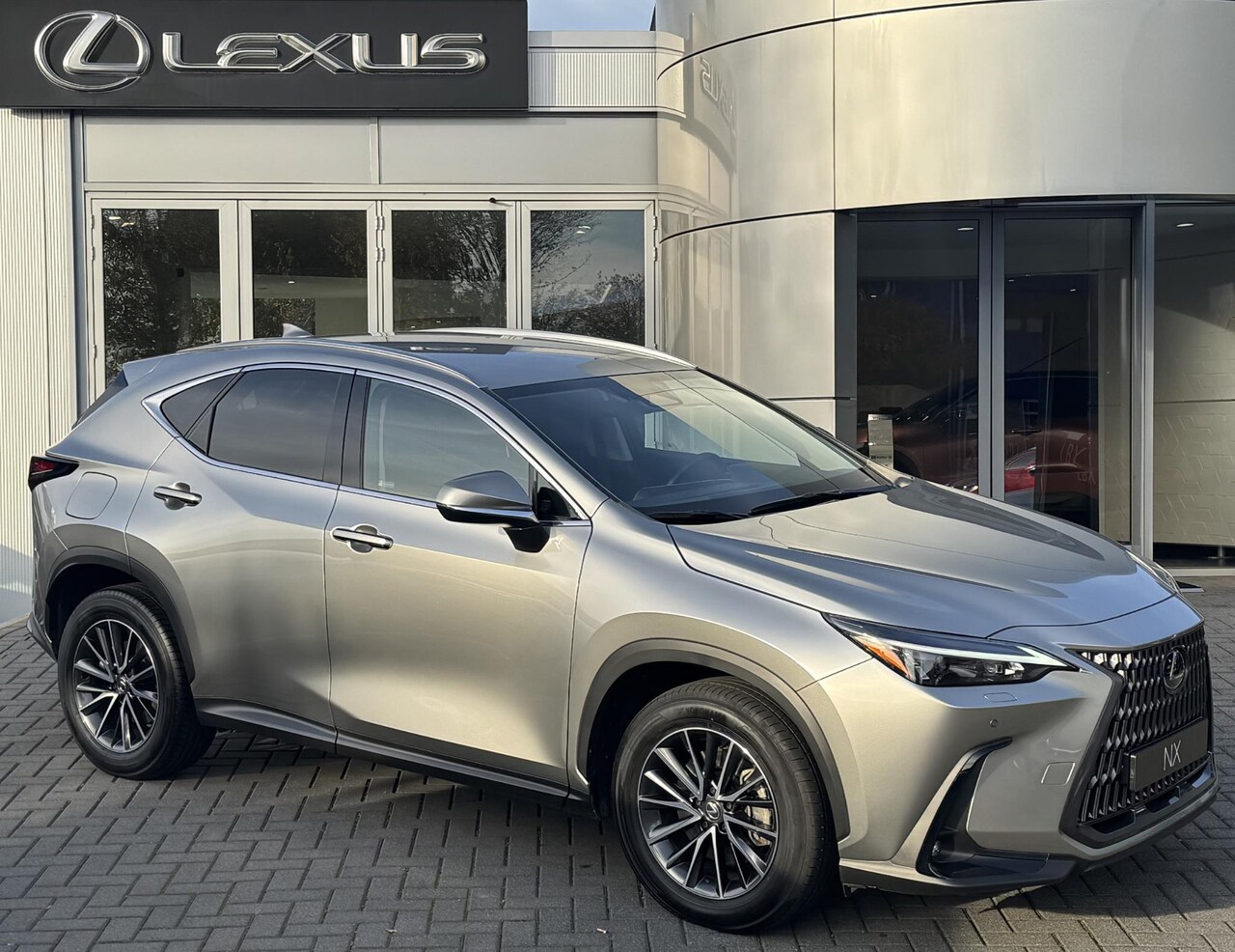 Lexus NX - 450h+ AWD Luxury Line STOELVERW STUURVERW EL-ACHTERKLEP APPLE/ANDROID - AutoWereld.nl