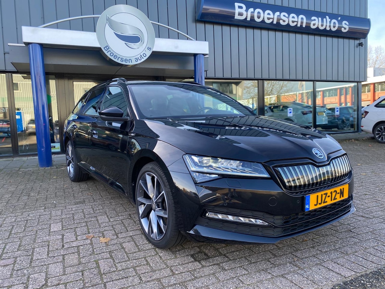 Skoda Superb Combi - 1.4 TSI PHEV 217pk DSG-6 Sportline met Verwarmpakket, 360camera en 19" velgen - AutoWereld.nl
