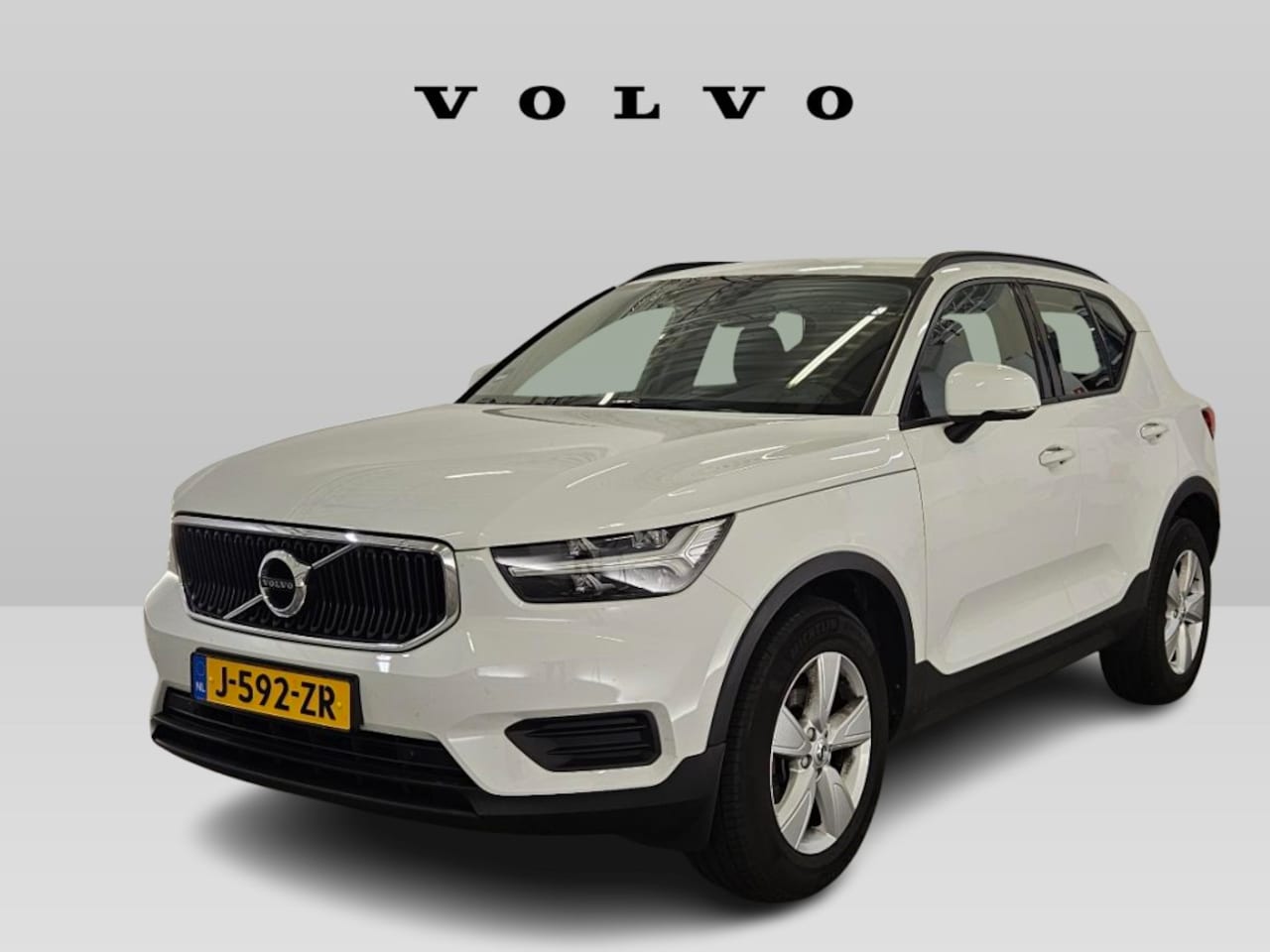 Volvo XC40 - 1.5 T2 Momentum Core | LageKM! | LED | Dealer Onderhouden! | KeurigeXC40!! - AutoWereld.nl