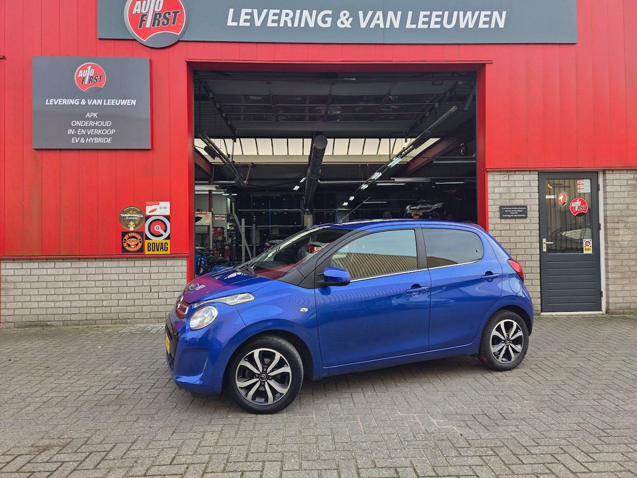 Citroën C1 - 1.0 VTi Shine Lichtmetalen velgen/ Scherm/ camera/ Climate/ Rijklaarprijs! - AutoWereld.nl
