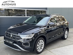 Volkswagen T-Roc - 1.5 TSI 150pk DSG Life Edition Navigatie Winterpakket ACC Keyless Camera