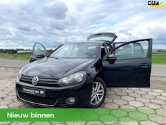Volkswagen Golf - 1.4 TSI Highline AUTOMAAT-NAP-Scherm-Navi-Park Sensoren-Trekhaak