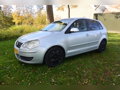 Volkswagen Polo - 1.4-16V Optive*airco*navigatie*nieuwe apk