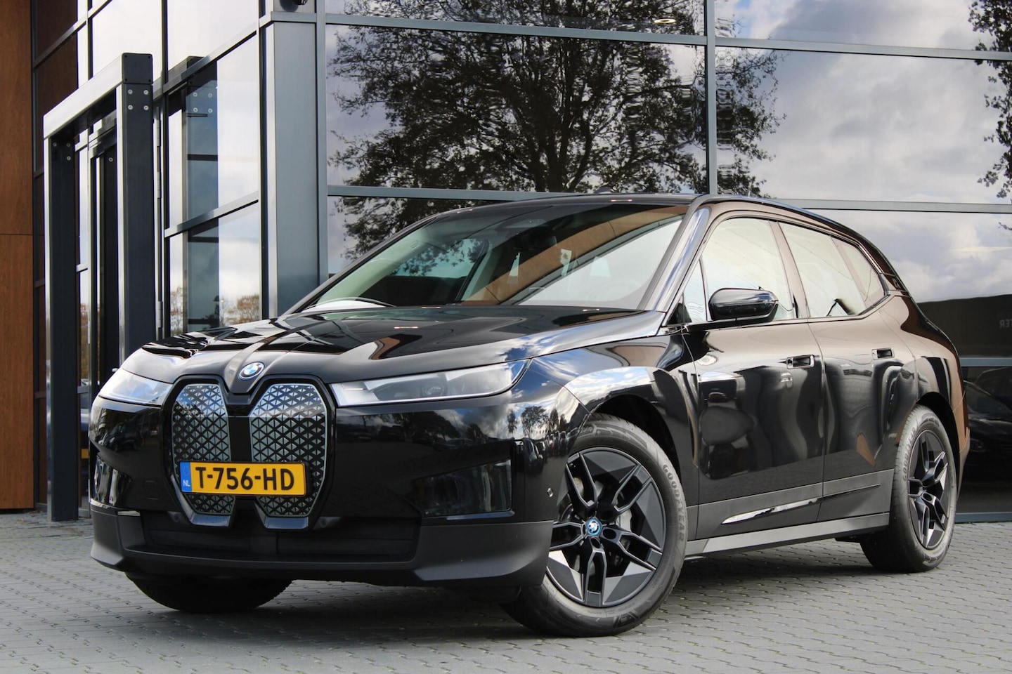 BMW iX - xDrive40 Business Edition Plus 77kWh | Head-up | Camera - AutoWereld.nl