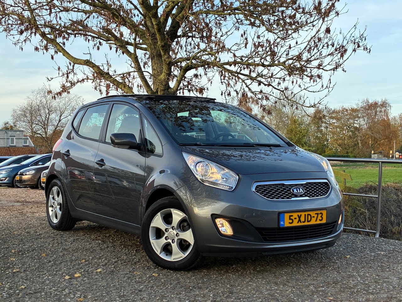 Kia Venga - 1.4 CVVT Seven | 45.000 km | Pano/schuif dak + Clima + Stoelverw. nu € 6.975,-!!! - AutoWereld.nl