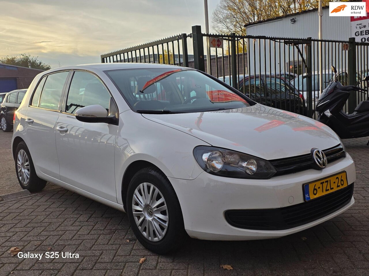 Volkswagen Golf - 1.4 Easyline airco navigatie elektrische ramen cv op afs - AutoWereld.nl