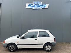 Toyota Starlet - 1.3-16V Auto rijd nog prima maar heeft hier en daar schade