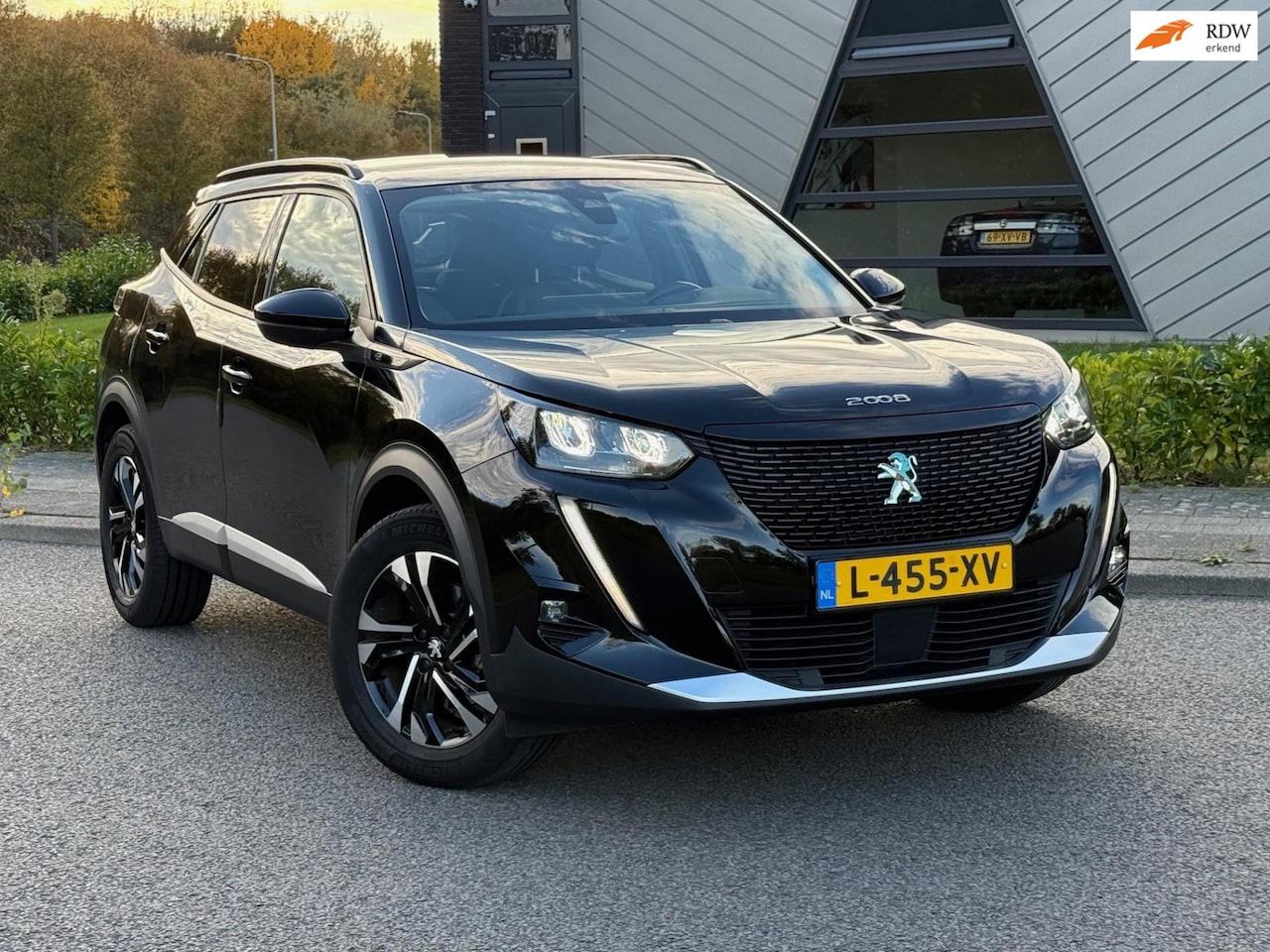 Peugeot e-2008 - EV Blue Lease Allure 50 kWh | Airco | Navi | cruise | trekhaak | - AutoWereld.nl