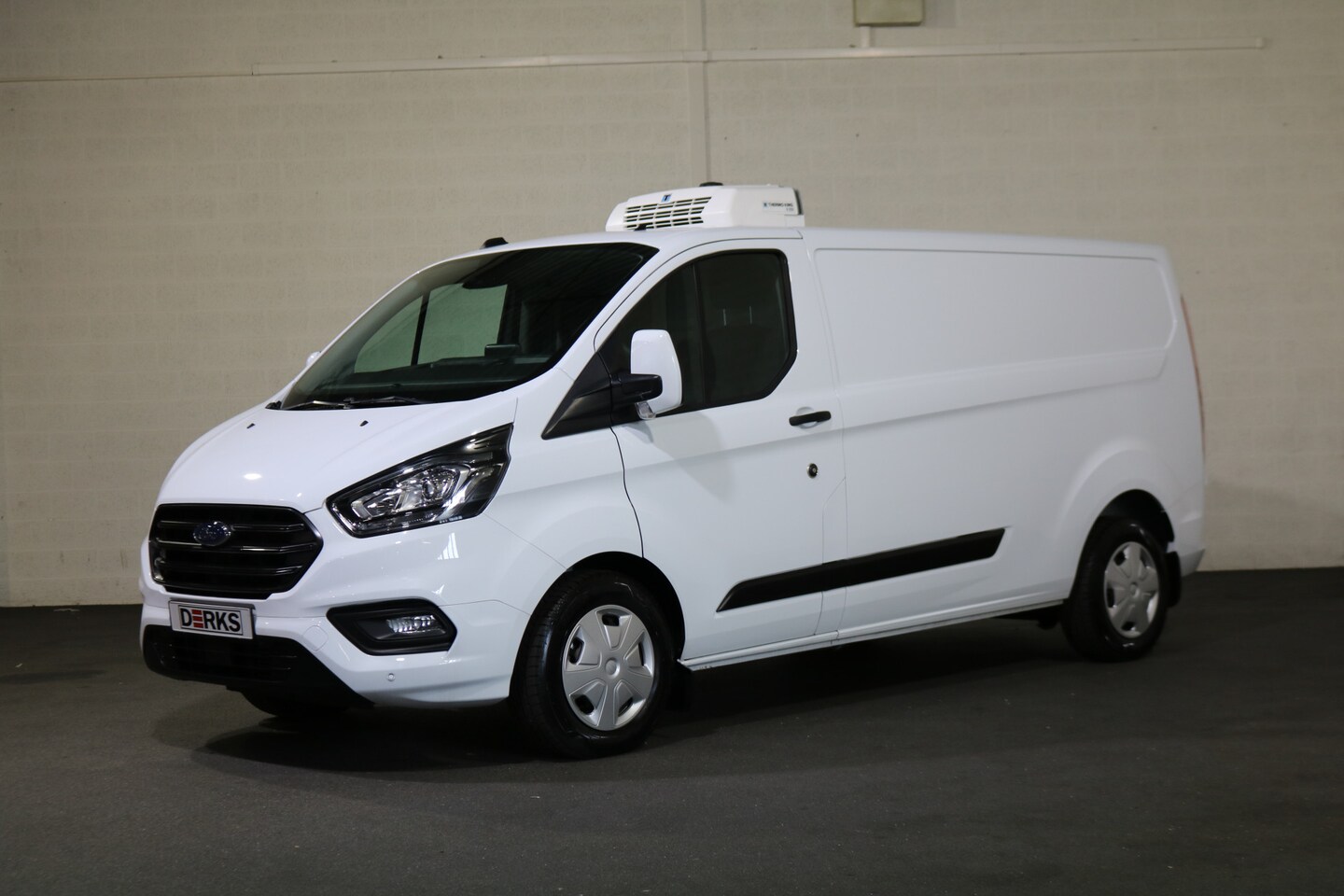 Ford Transit Custom - 2.0 TDCI 130pk L2 H1 Trend Koelwagen Automaat Airco Camera Apple Carplay - AutoWereld.nl