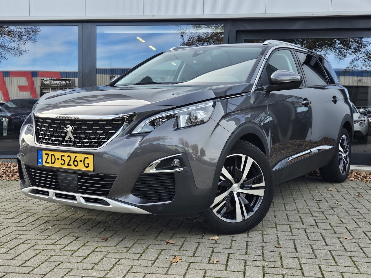 Peugeot 5008 - 1.2 PureTech Allure + GT LINE + DIG DASHBOARD + LED + HALF LEER + CAMERA - AutoWereld.nl
