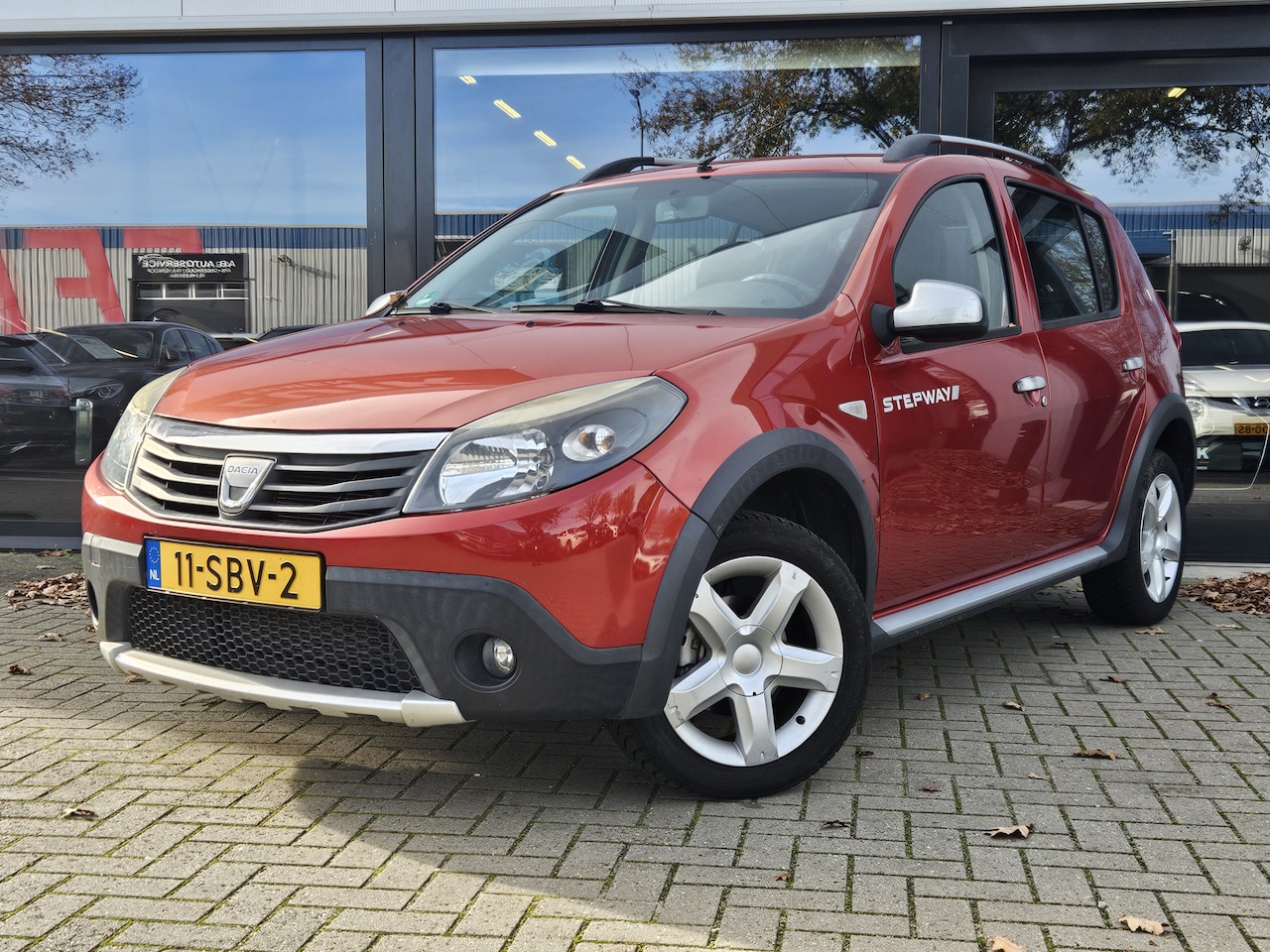 Dacia Sandero Stepway - 1.6 + AIRCO + LM VELGEN + ELEKTR PAKKET - AutoWereld.nl